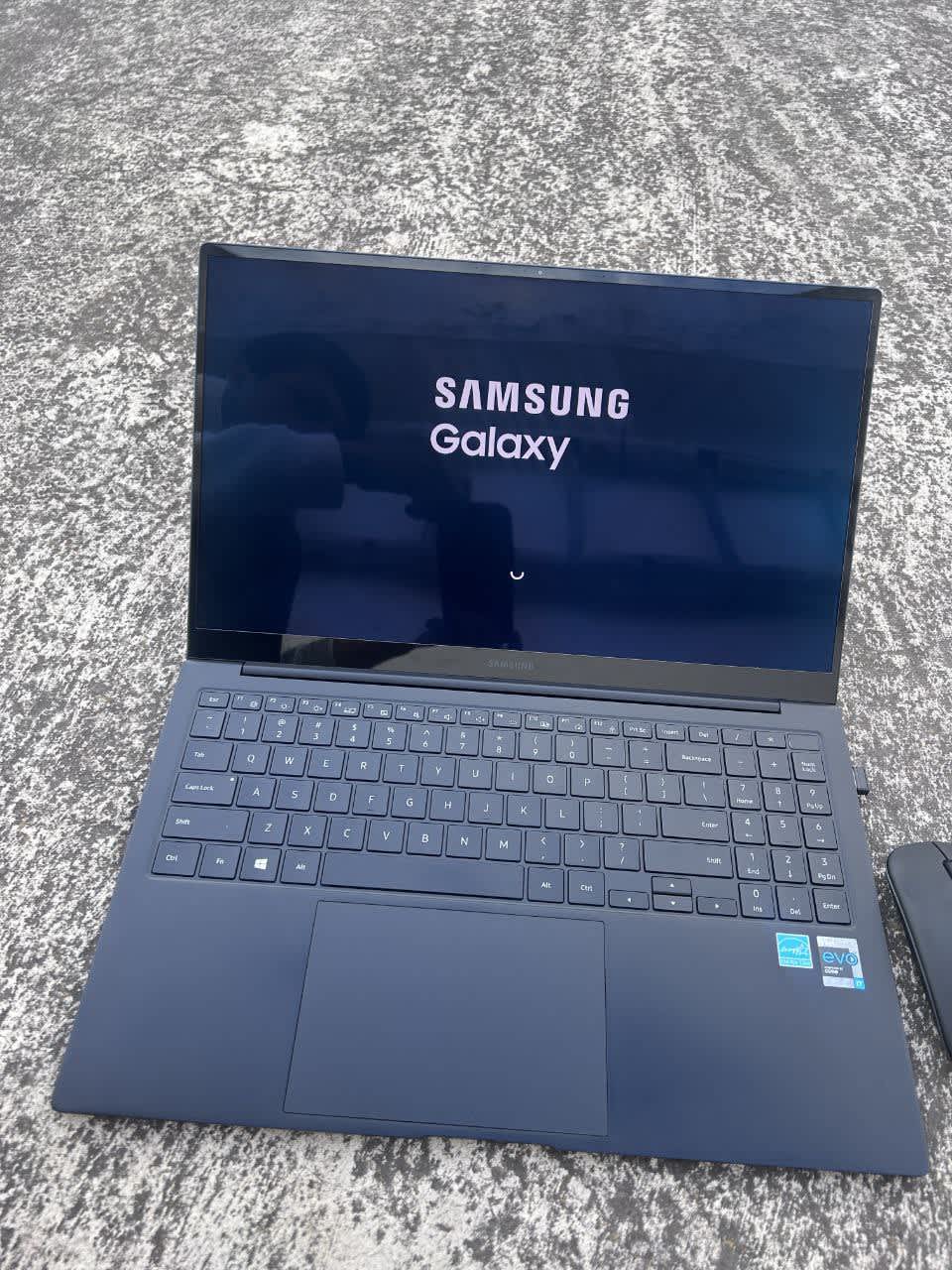 Samsung Galaxy Book - Core i7 11va Generación - 512 GB de SSD - 16 GB de RAM - Chokhma Tech Riobamba