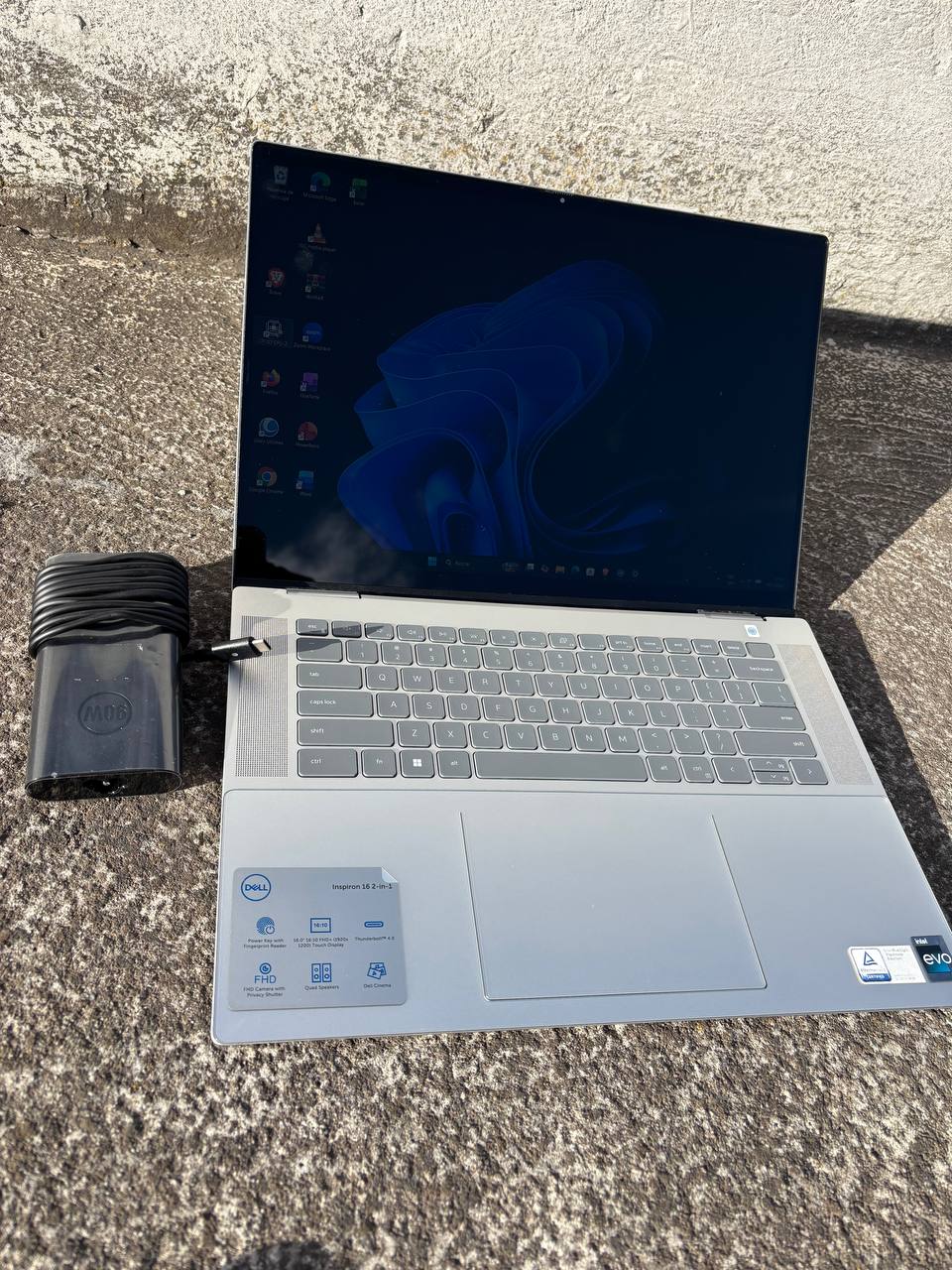 Dell Inspiron 2en1 - Intel Core i7 de 12va generación - 512 GB - 16 GB - Laptop Riobamba