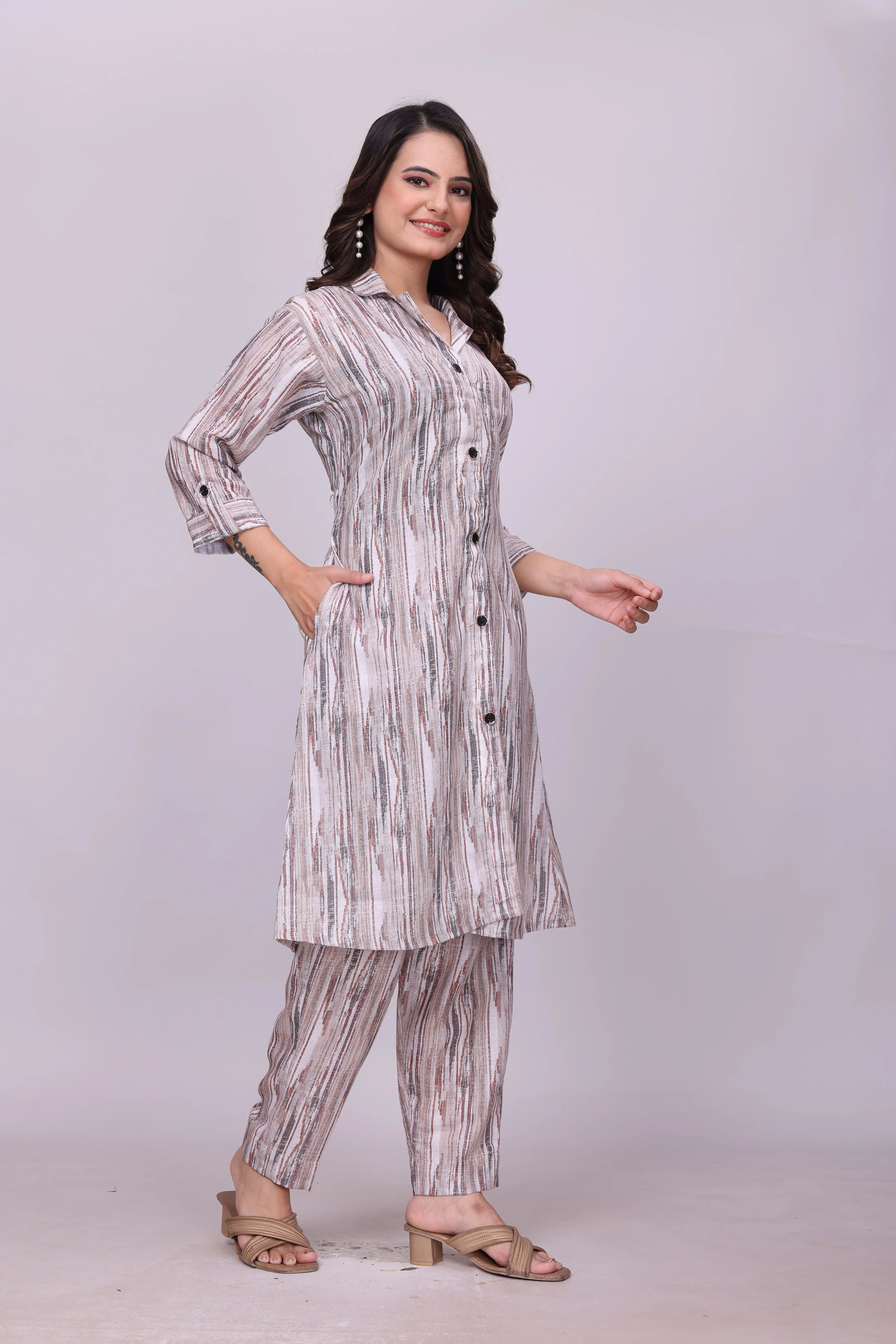 Premium Linen Printed Co-ord Set with Coat-Style Kurti & Pocket Pant thumbnail 4