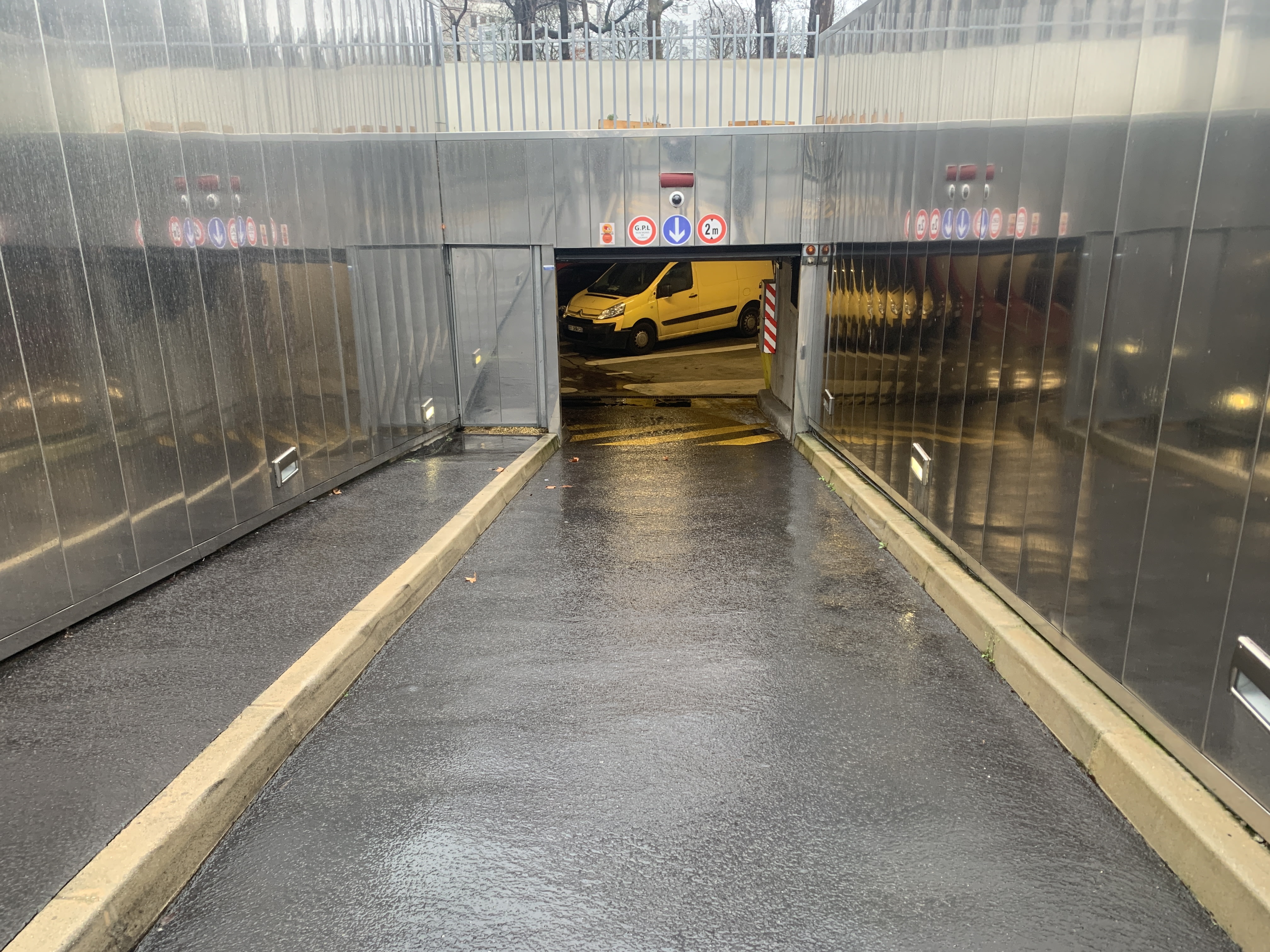 Photo du Parking 12.5 - Bois le Prêtre 5 numéro 2