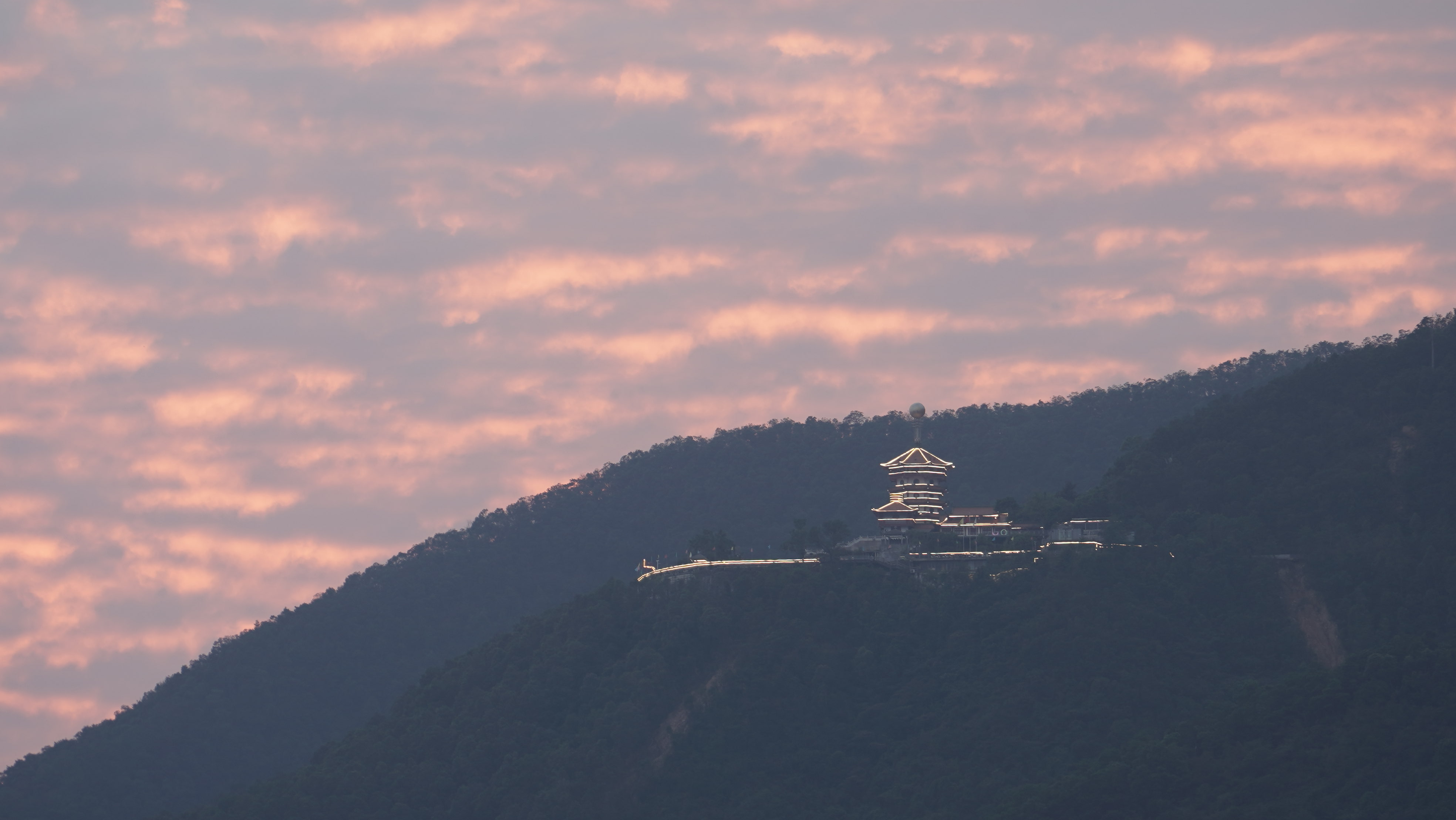 将军山云修台晚霞