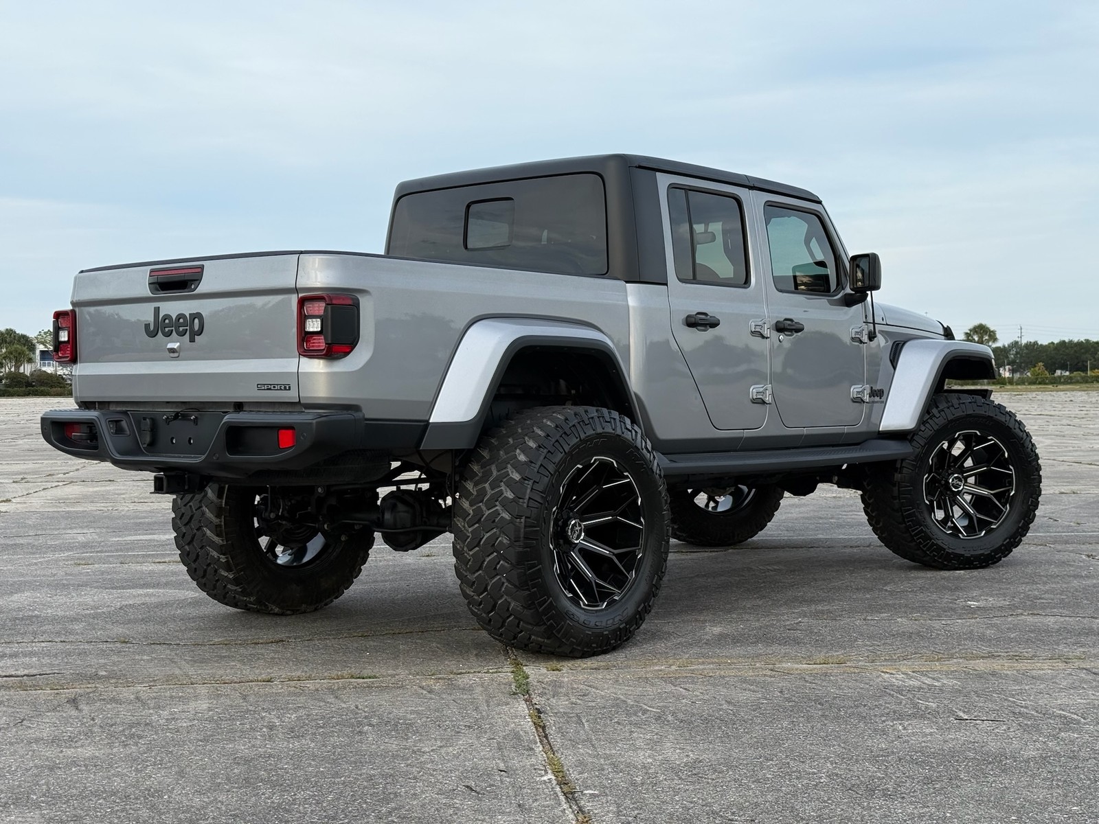2021 Jeep Gladiator Sport
