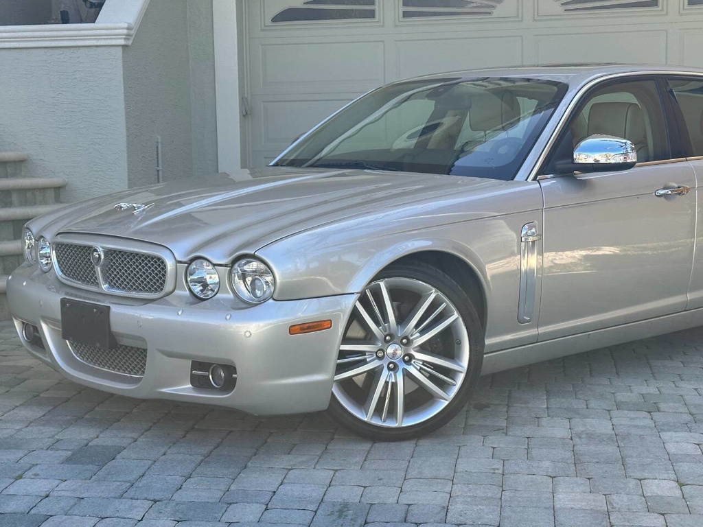 2009 Jaguar XJ SUPER V8 PORTFOLIO - RARE FIND - LOADED - SUPERCHARGED 4.2L V8