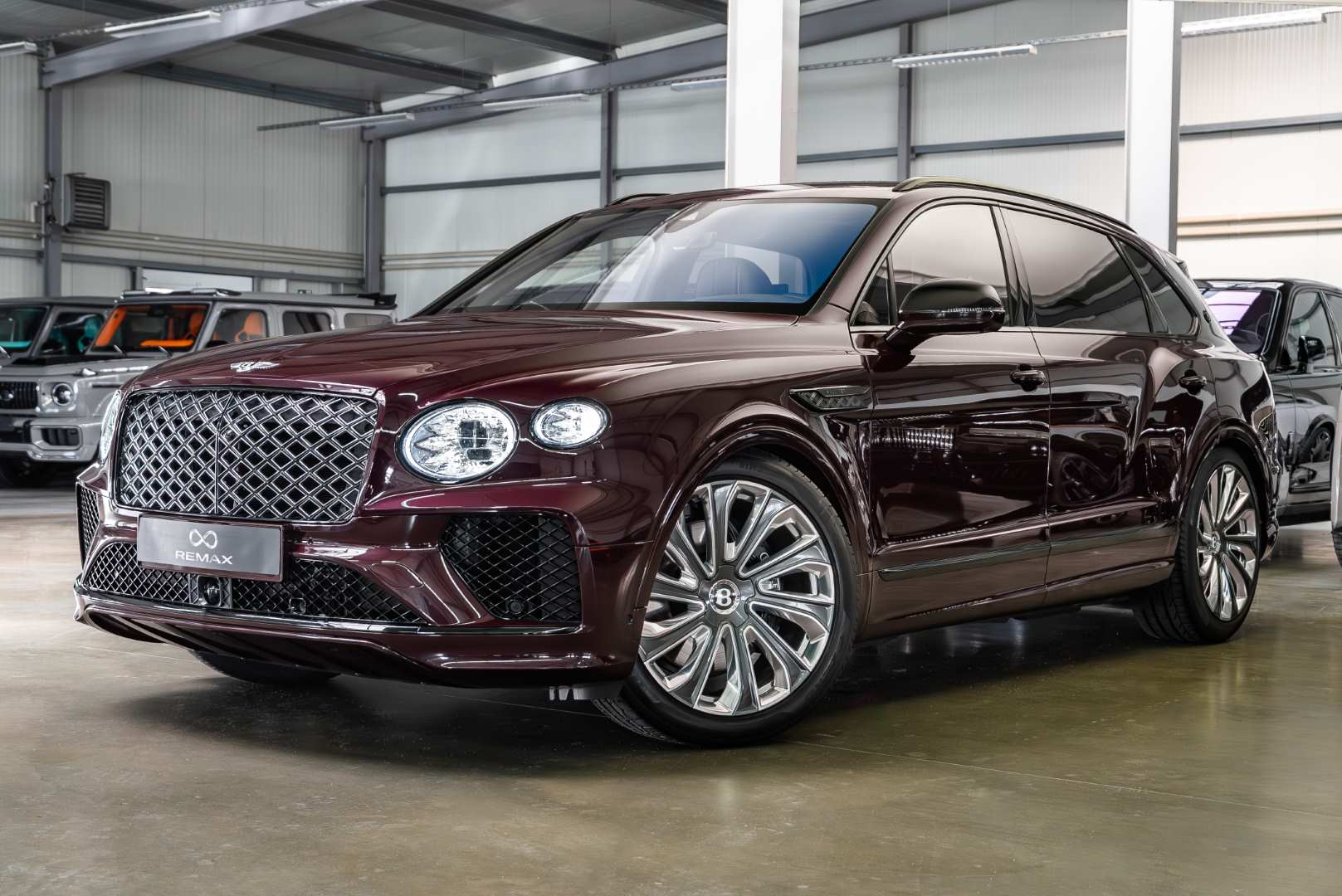 BENTLEY BENTAYGA V8 MULLINER EWB - NEW MODEL
