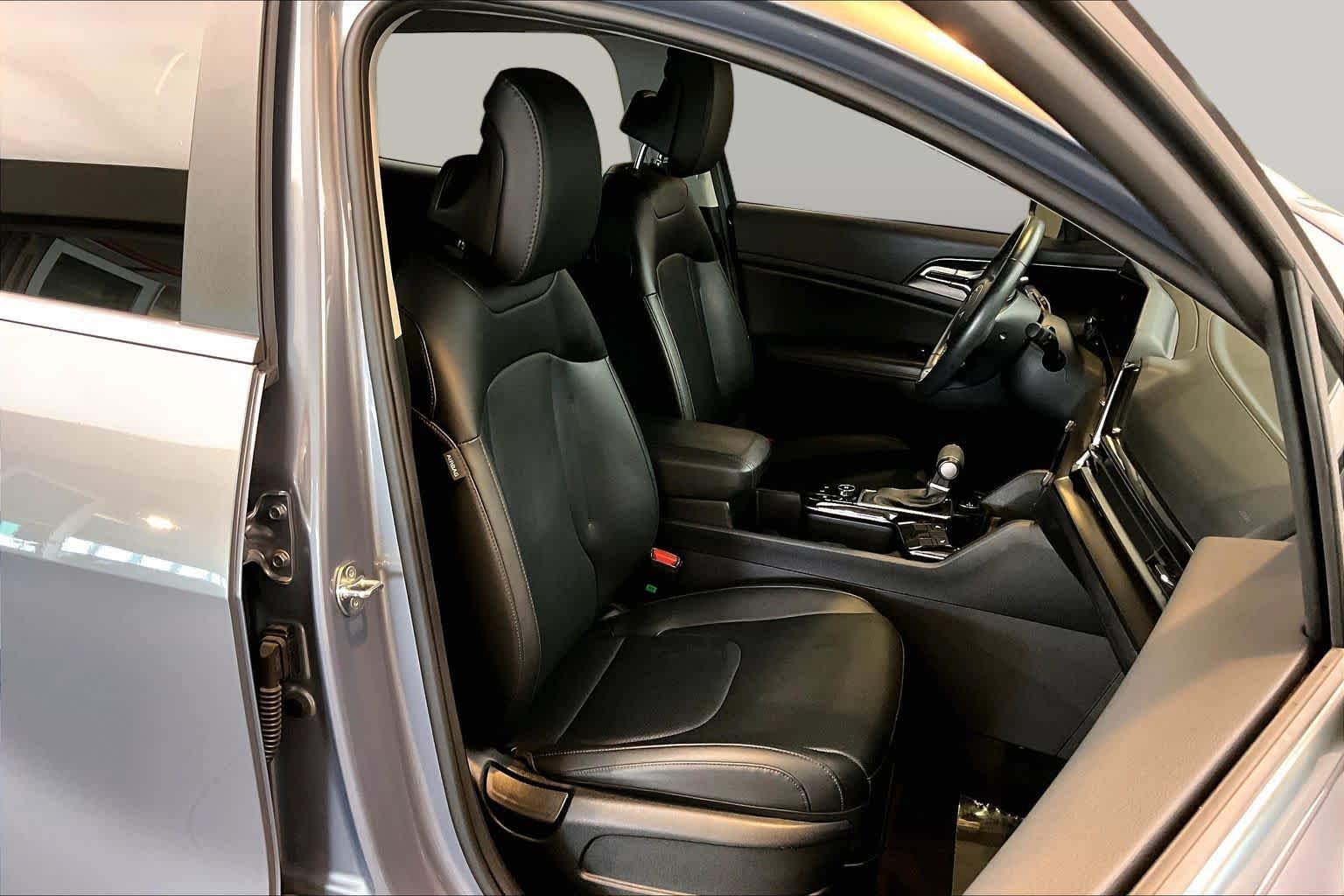 Pre-Owned 2024 Kia Sportage EX