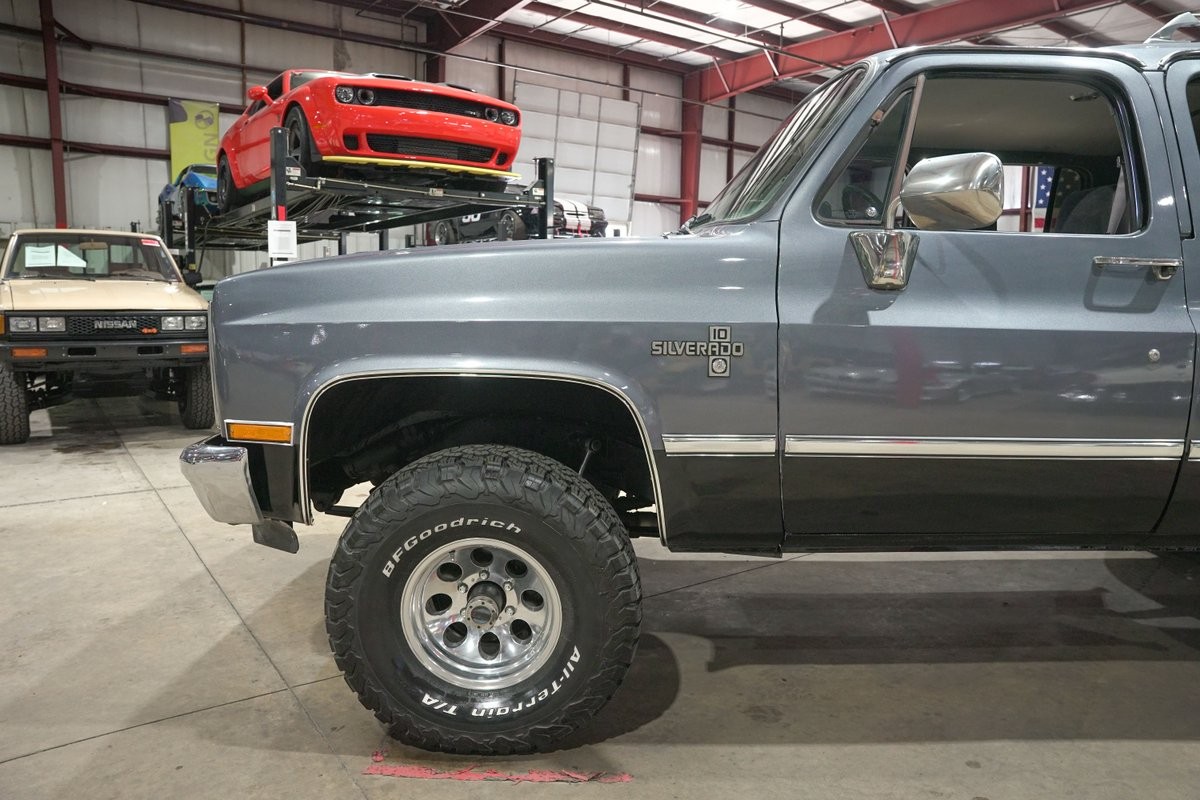 1987 Chevrolet V10 Suburban V10