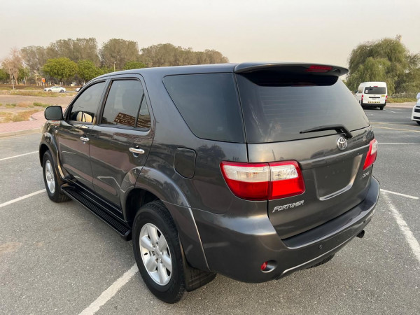 Toyota Fortuner 2010