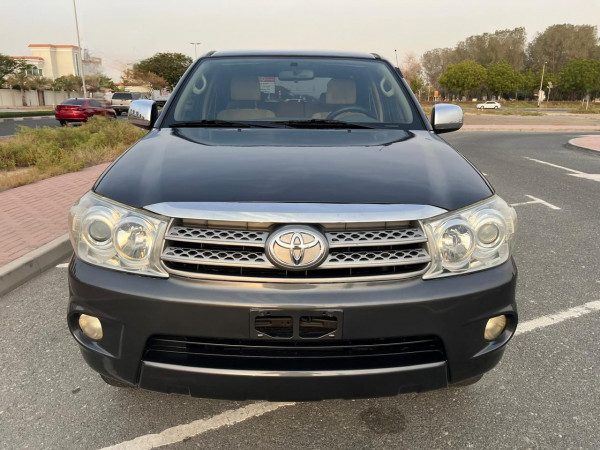 Toyota Fortuner 2010