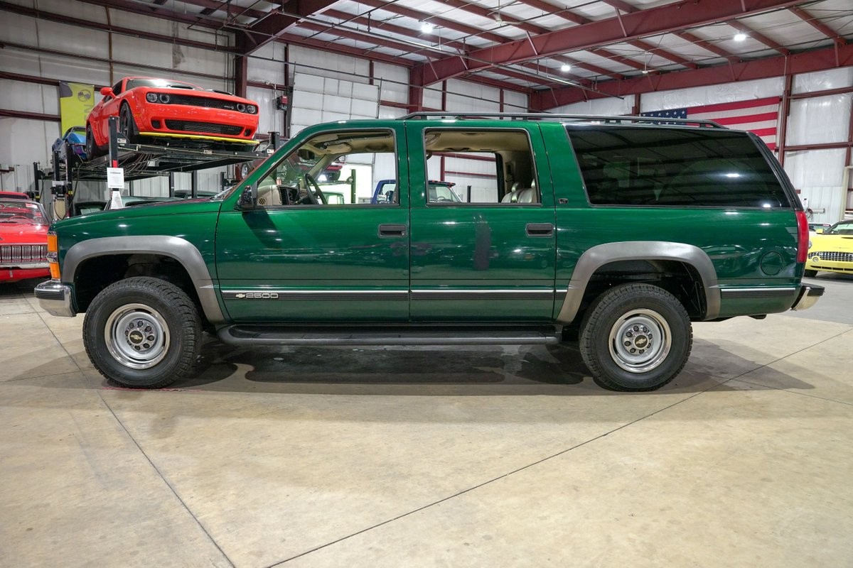 1997 Chevrolet K2500 Suburban K2500 LT — photo 1 of 62