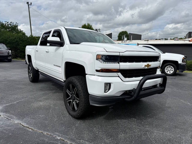 2017 Chevrolet Silverado 1500 LT — photo 1 of 15