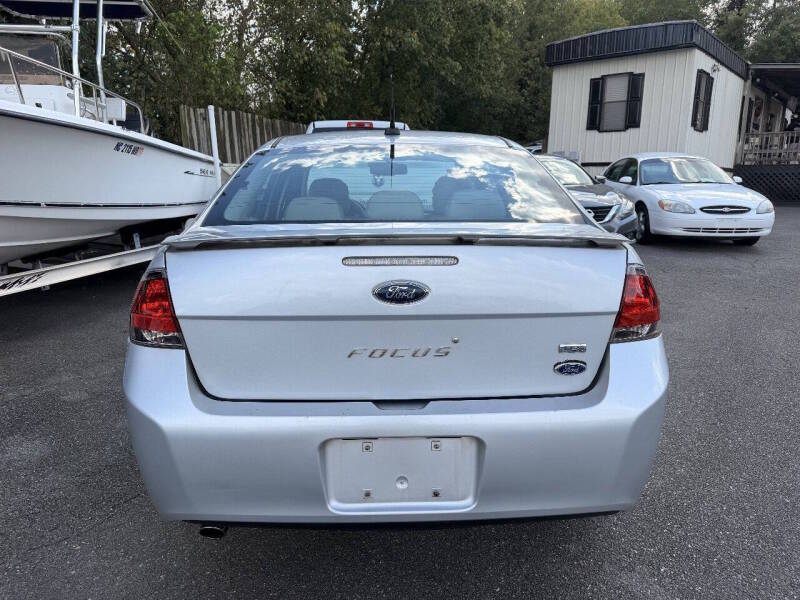 2010 Ford Focus SES — photo 1 of 10