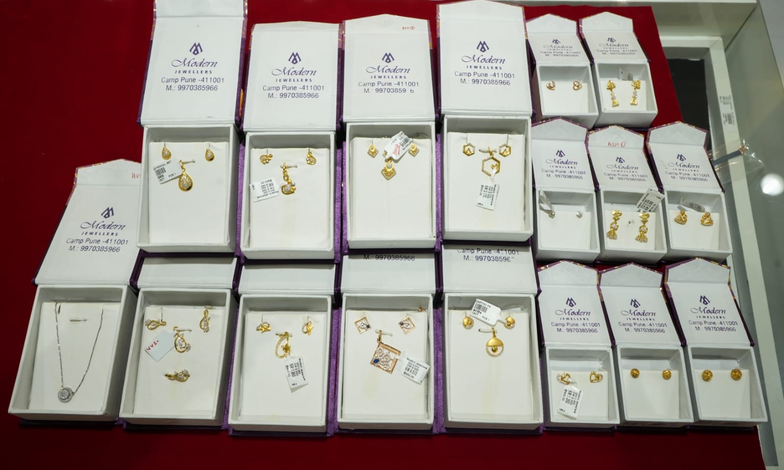 Gold Earrings – Modern Jewellers