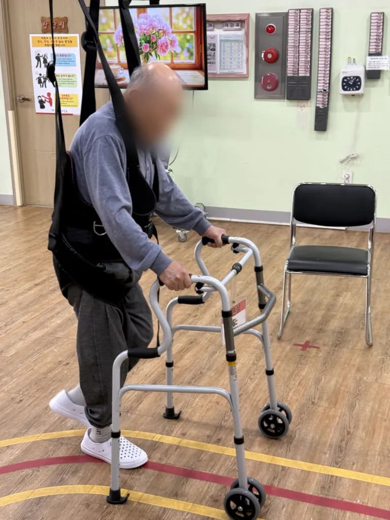 신관에서 매일 진행하는 워크메이트 보행 재활