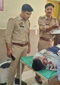 डिवाइडर से टकराकर पलटी स्कार्पियो, दो युवकों की मौत