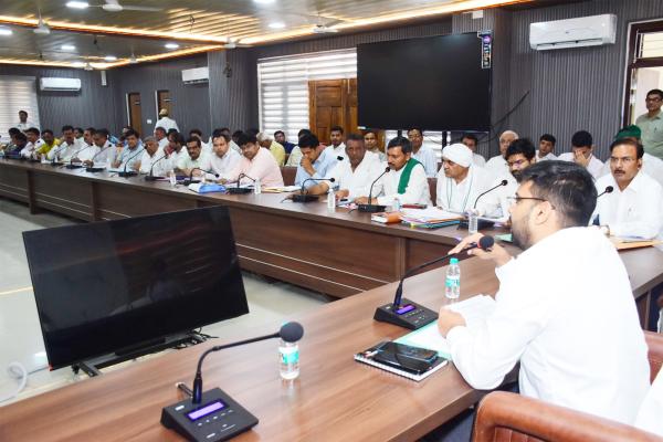 किसान दिवस में किसानों ने डीएम के समक्ष उठाई कई समस्याएं