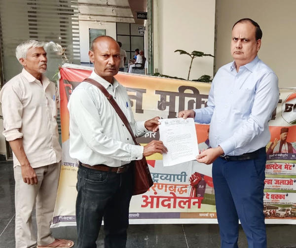 स्मार्ट मीटरांे की जगह पारदर्शी मीटर लगाने, गैस कालाबाजारी पर रोक की मांग