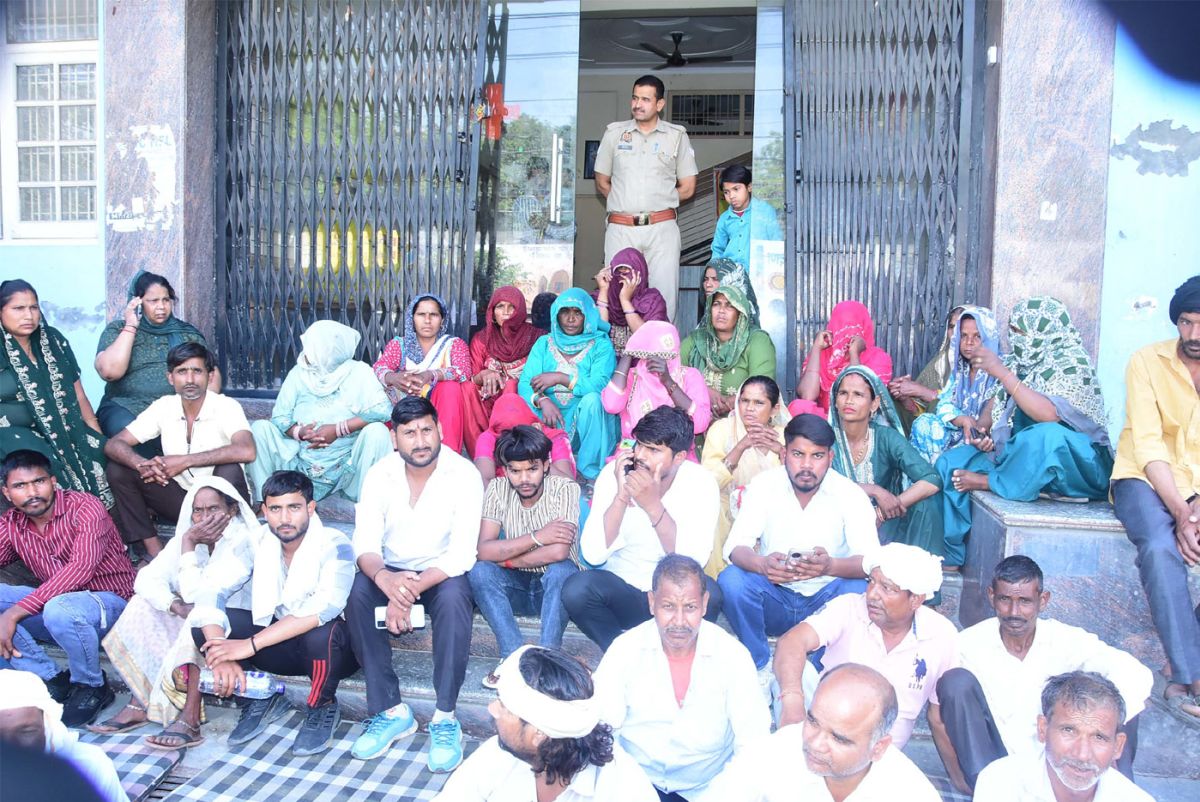 वरदान हास्पिटल पर फिर हुआ जमकर हंगामा, आरोपः महिला की डिलीवरी में बरती गई घोर लापरवाही