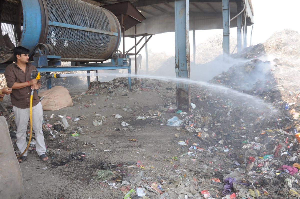कूडा प्लांट में फिर लगी आग, कर्मचारियों में हडकंप