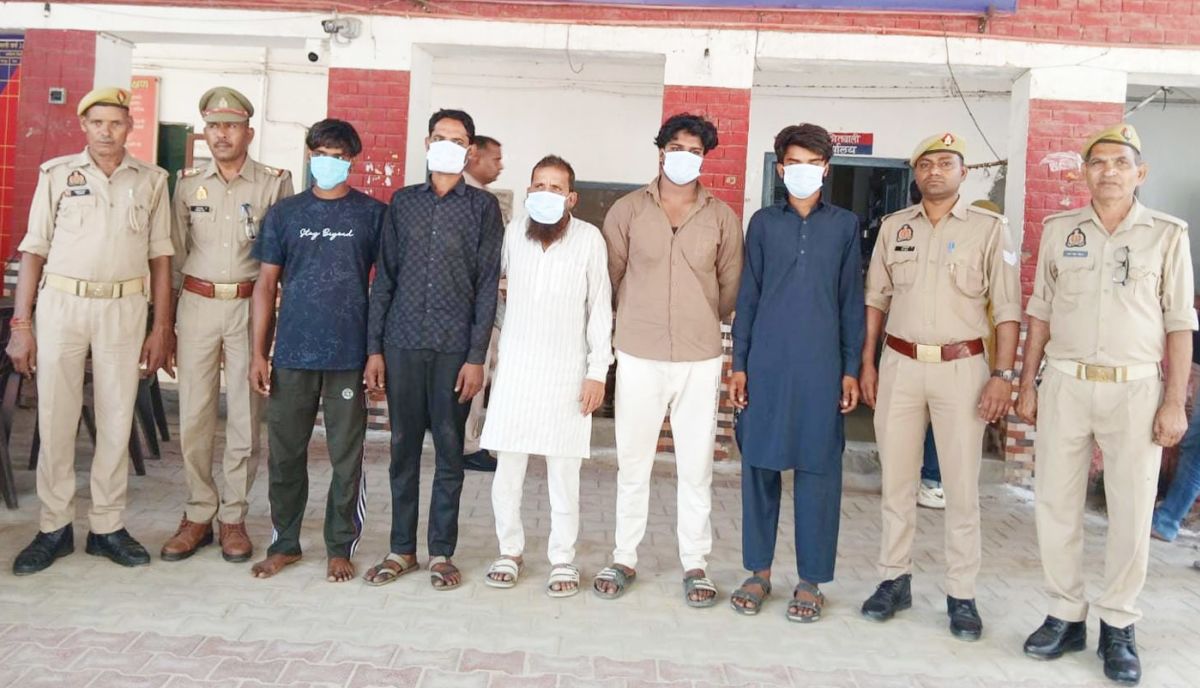 जानलेवा हमले में कांधला पुलिस ने दो बाल अपचारियों को भी हिरासत में लिया