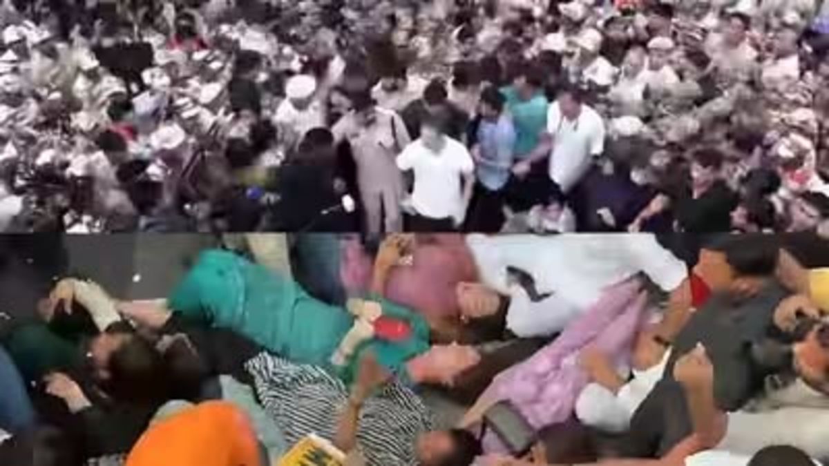 'पुलिसकर्मियों ने मुझे जहां-तहां छुआ'; प्रियंका गांधी का बड़ा आरोप, सड़क पर ही लेट गईं