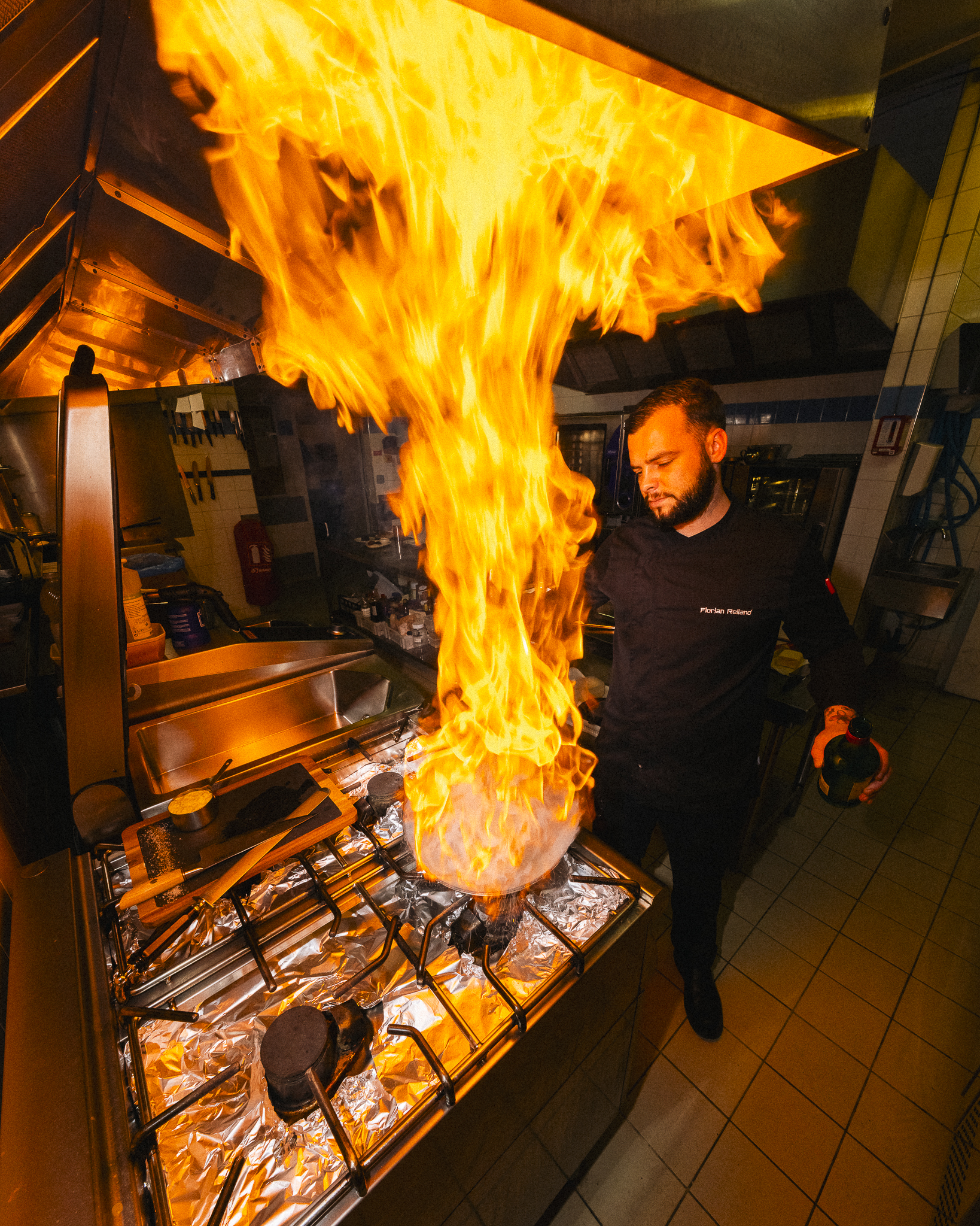 Service en salle restaurant ambiance chaleureuse
