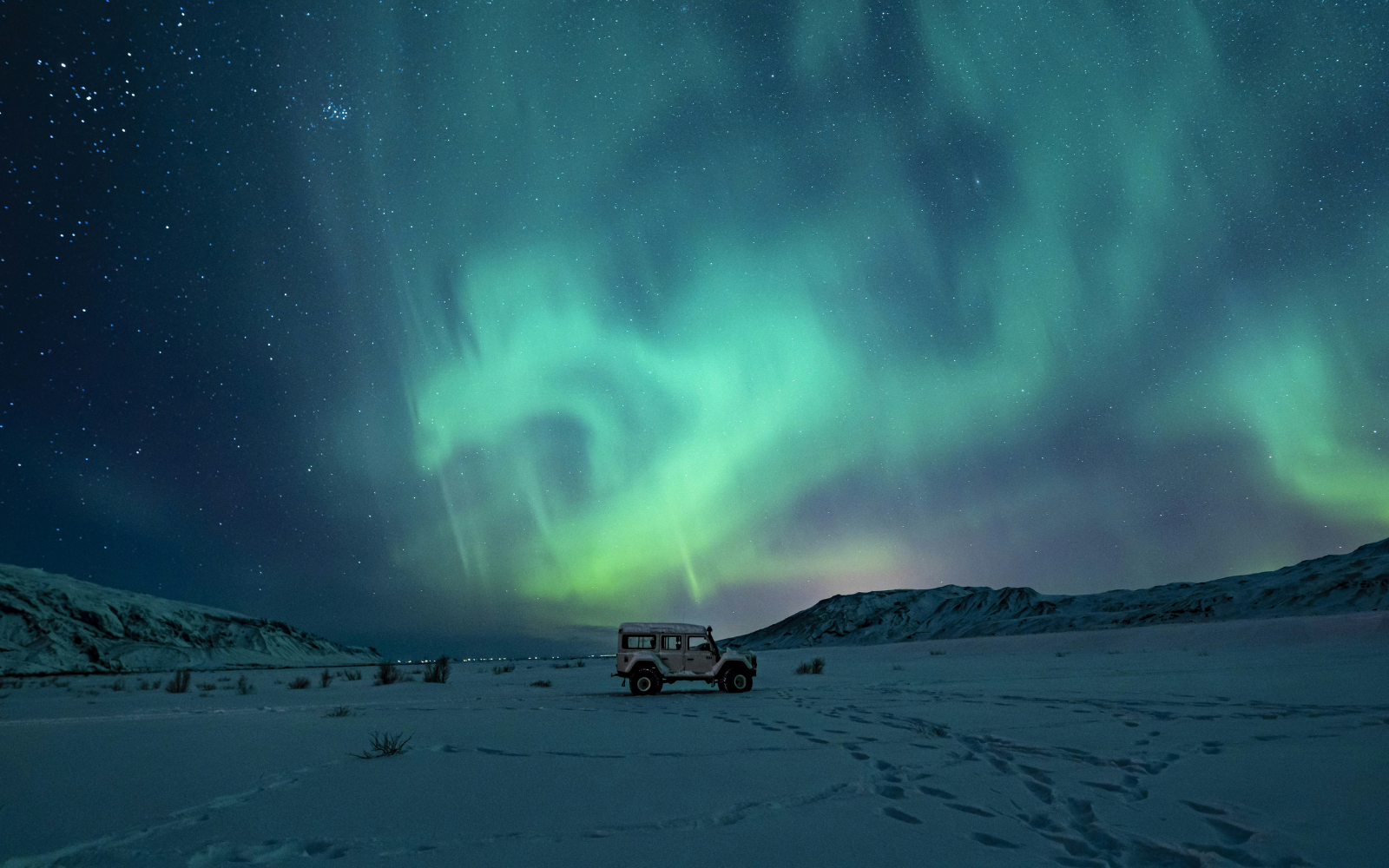 Small Group: Northern Lights Hunt 4x4 SUV - Aurora guarantee