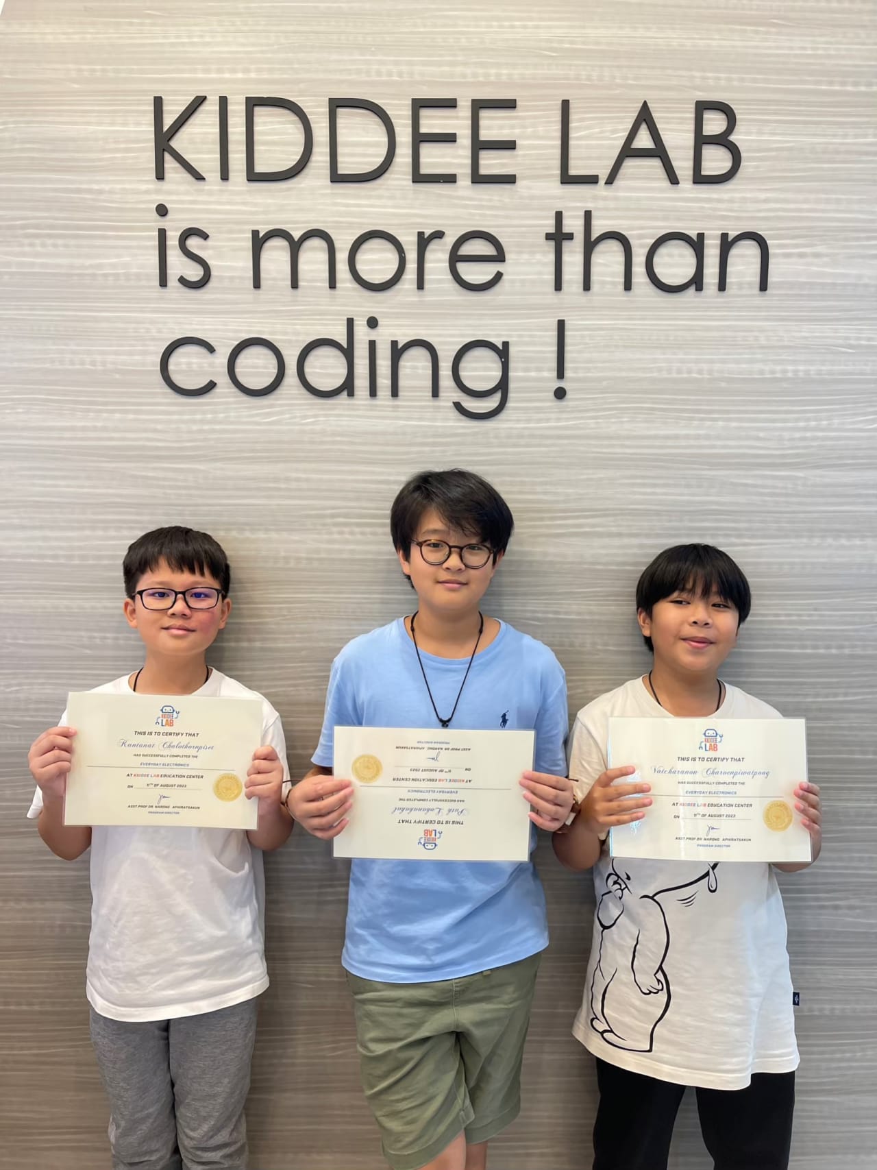 Student certification at Kiddee Lab