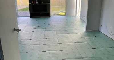 Grīdas segums. Viens no pirmajiem materiāliem kuru izvēlamies.