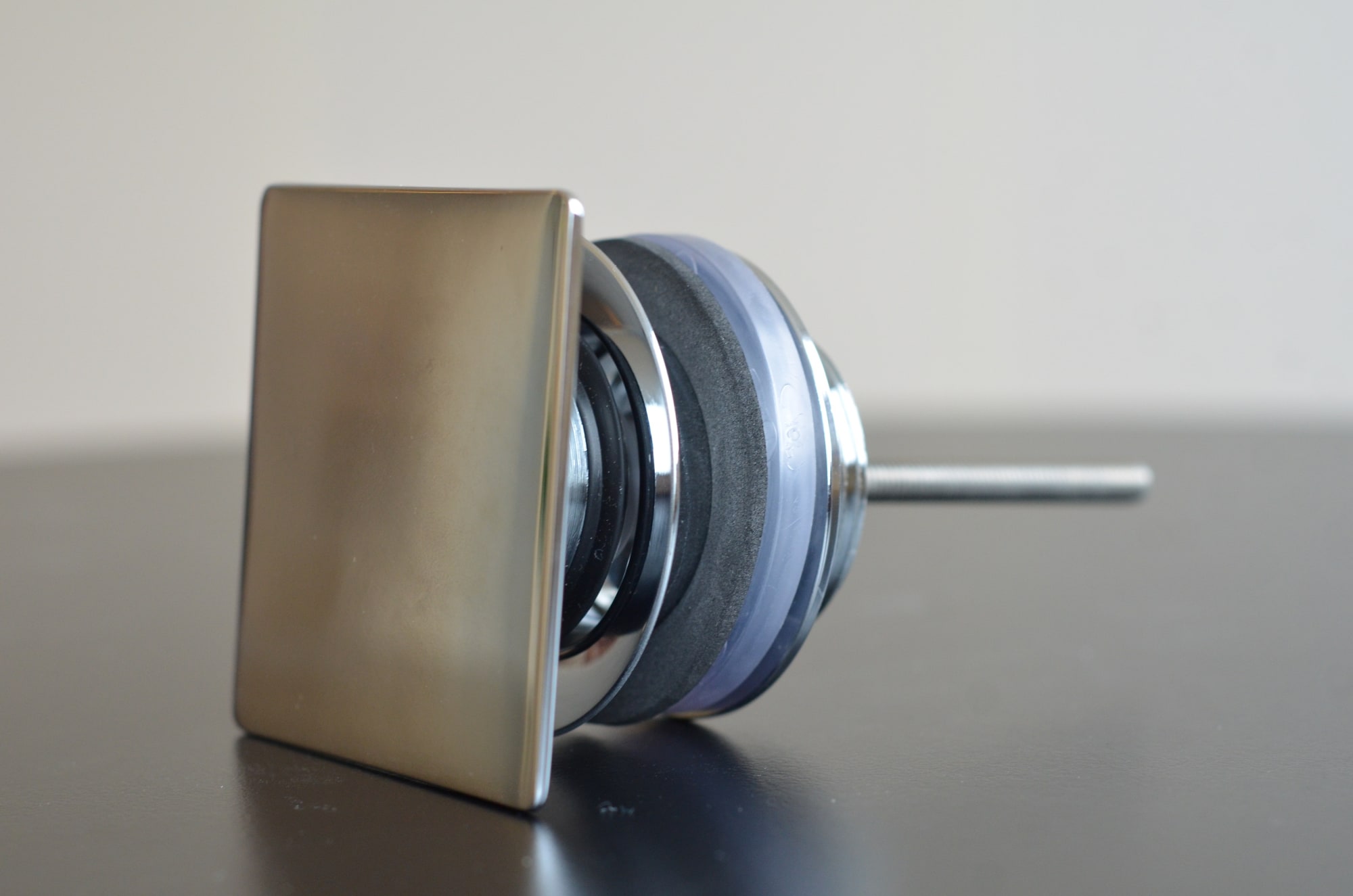 Alterna Pop-Up Ventil Fyrkantig Flat 32 för Tvättställ, Förkromad Mässing