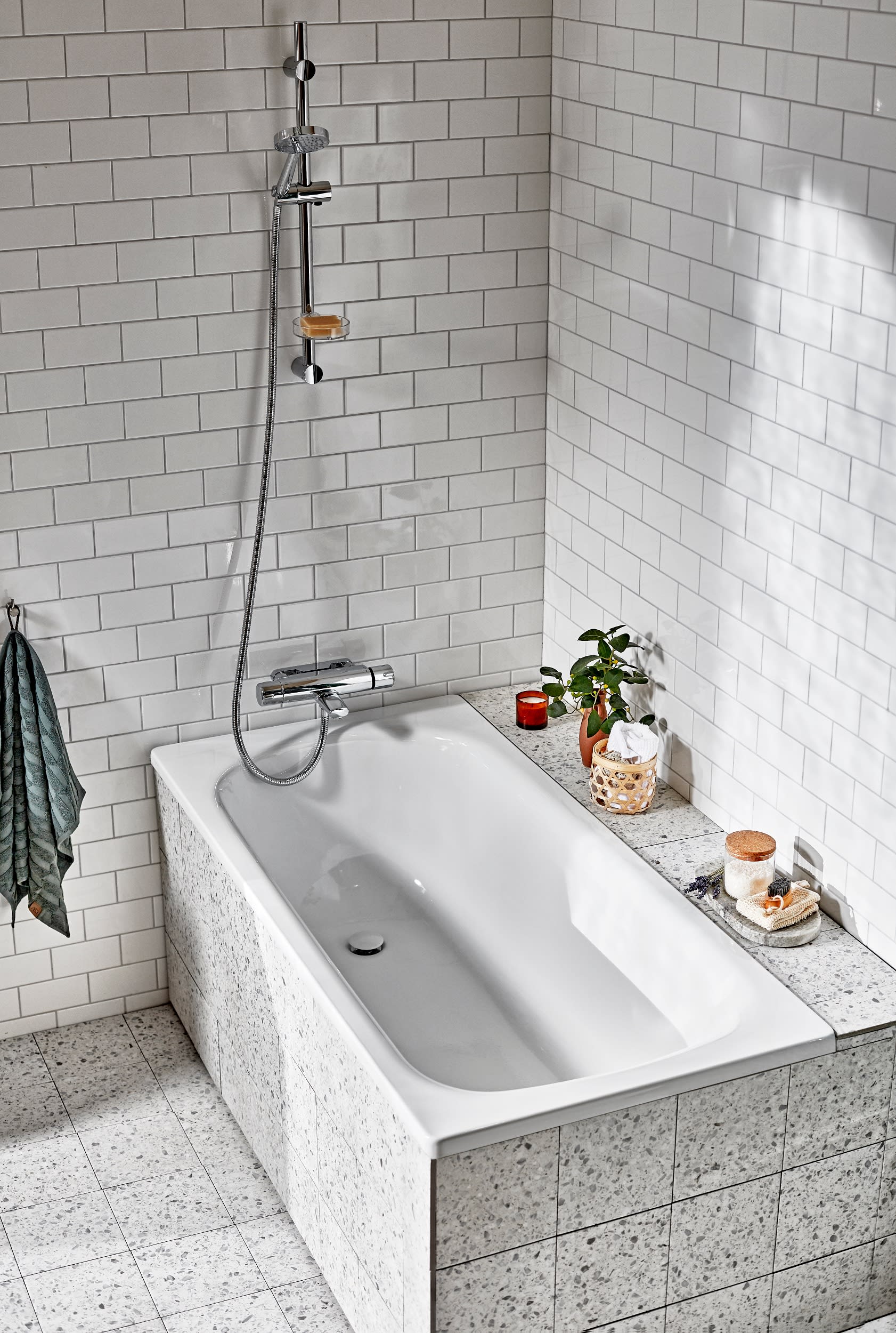 ALTE BASIC BADKAR 1600 för inbyggnad MED BEN - Emaljerad Stålplåt