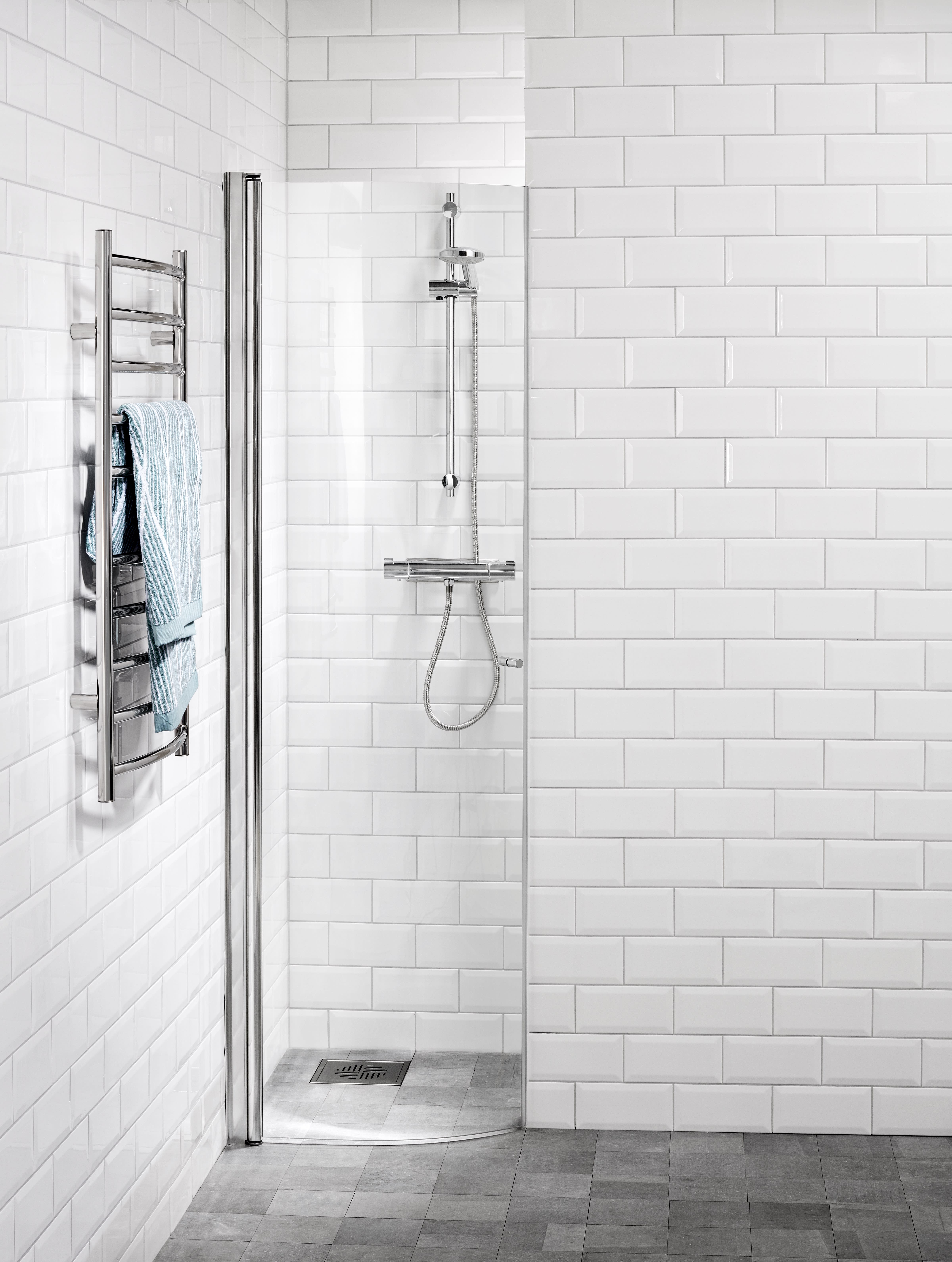 Alterna Duschdörr 680x1950 mm 6 mm Härdat Glas - RSK 7390946