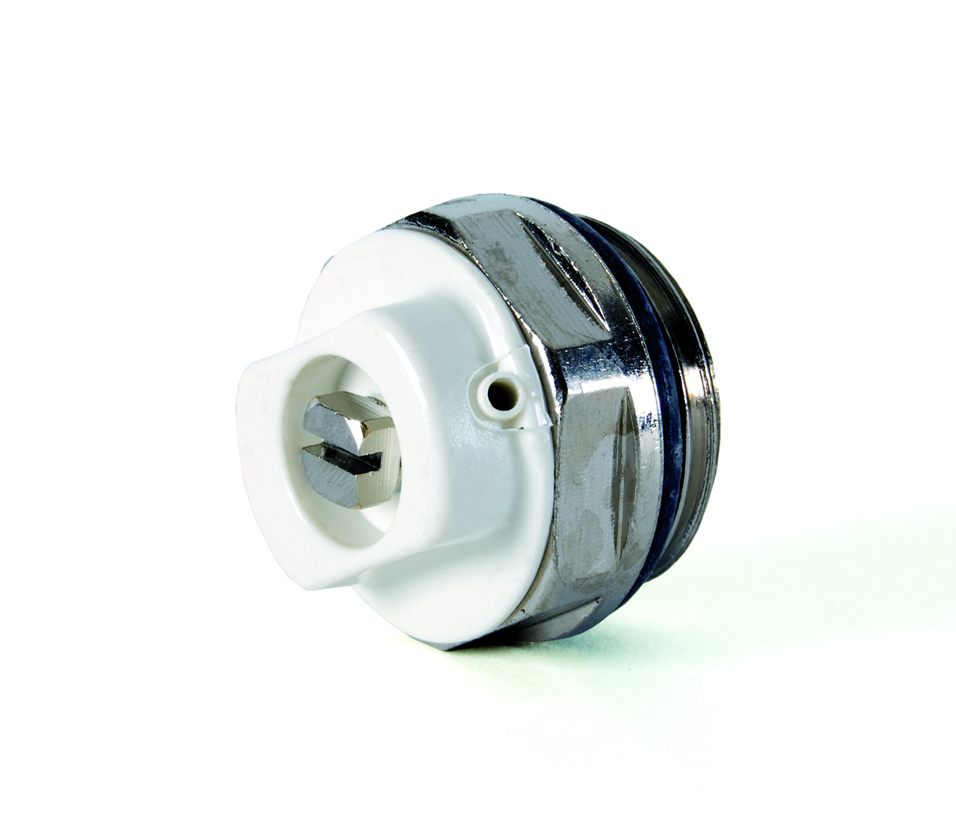 Purmo förkromad luftskruv G15 för panelradiator - 1/2" mässing