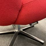 Swedese designfåtöljer – röd snurrmodell – 4 st + soffbord (grupp) - bild 2