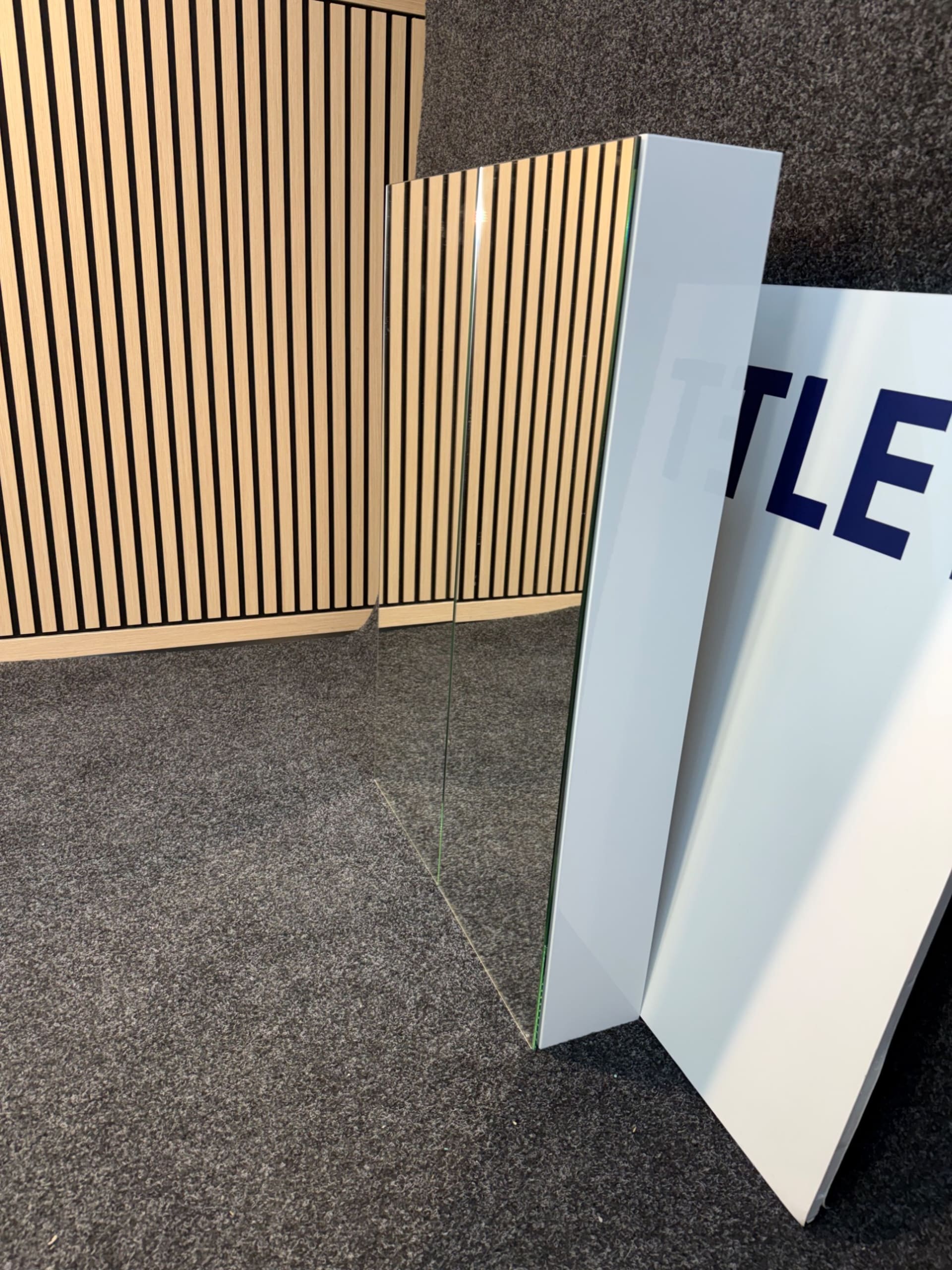 DEMO Alterna Ariella Spegelskåp 60x90 Vit med Eluttag RSK 8946330