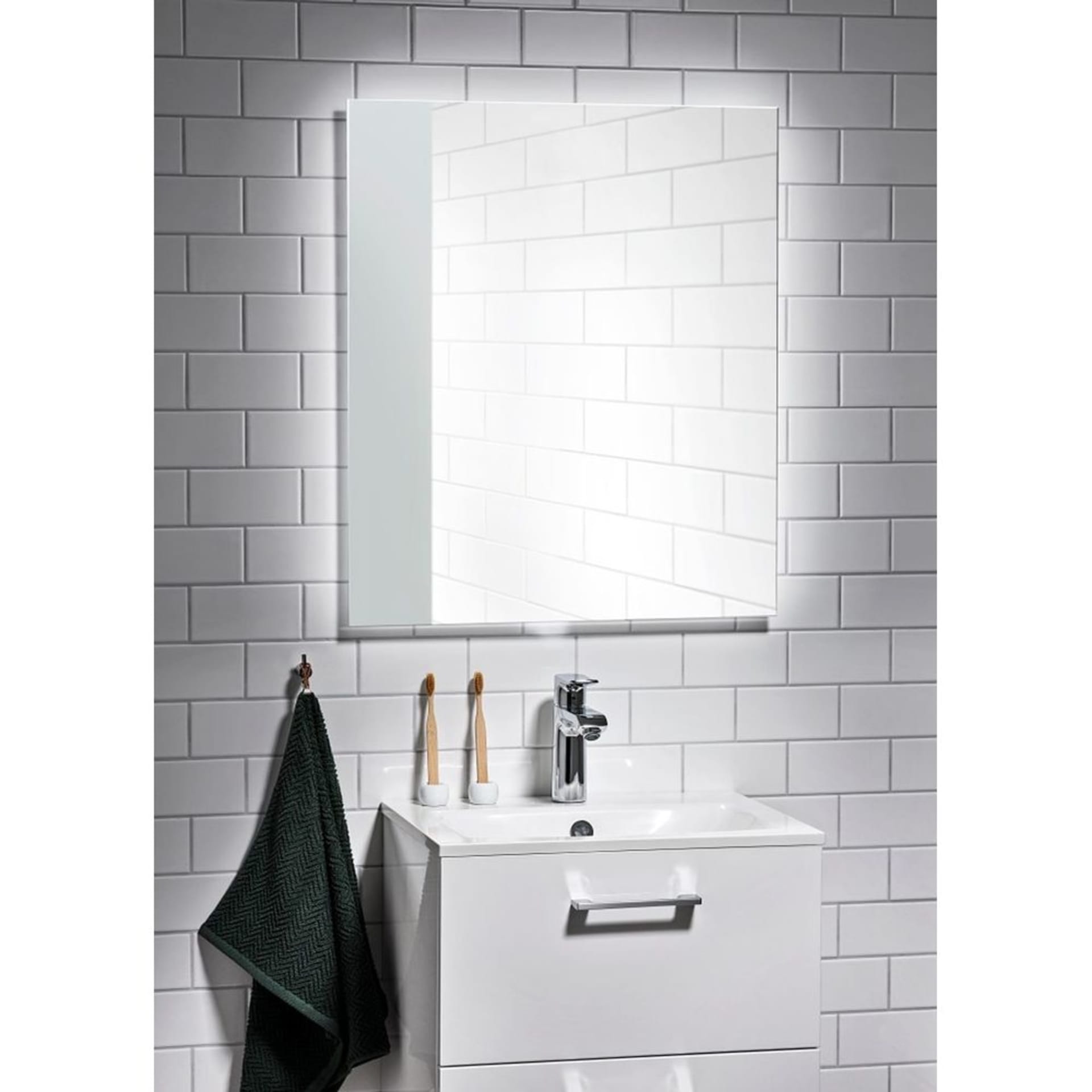 DEMO Alterna Beta 60 Spegel Fyrkantig 600x700mm Silver RSK 8948400