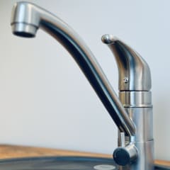 2 St Köksblandare med Diskmaskinsavstängning NGL-837 Lågpip — Satinrostfritt, NGL Stainless
