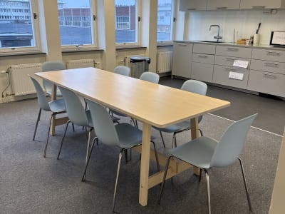 Konferens / köksbord + 10 st IKEA-stolar