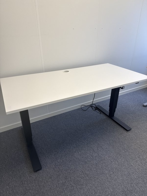 SPFE höj- och sänkbart Skrivbord.