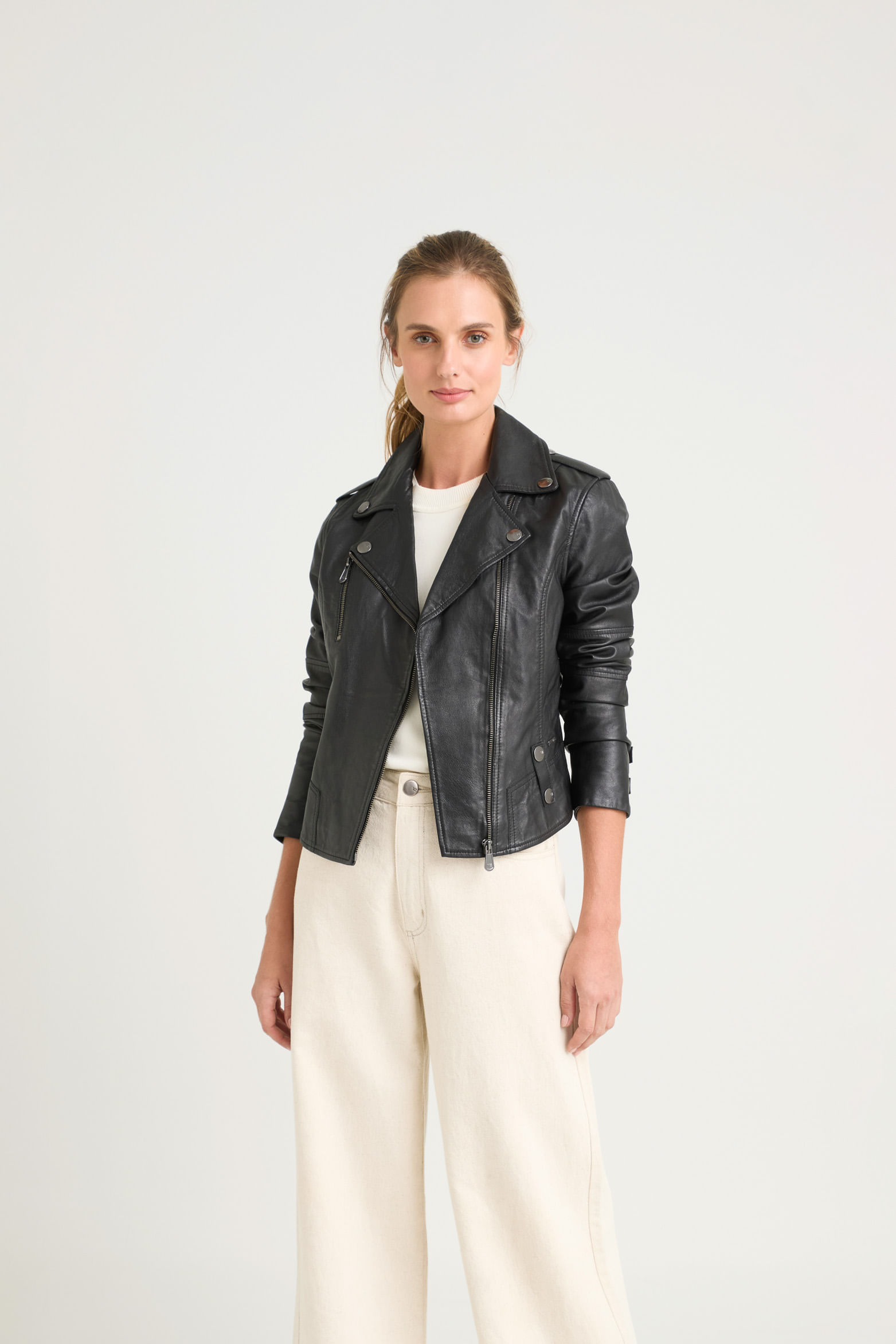 Chaqueta biker de cuero para mujer charreteras