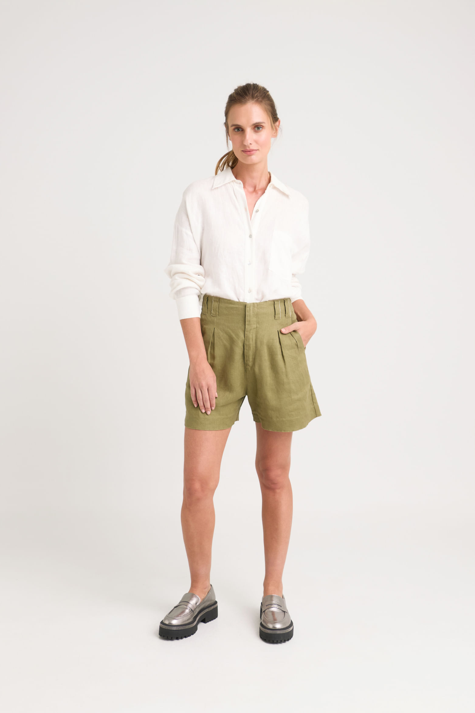 Short prisma tiro alto en lino para mujer detalle millaré