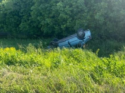 (фото) Автоледи перевернулась на "Логане" в Самарской области