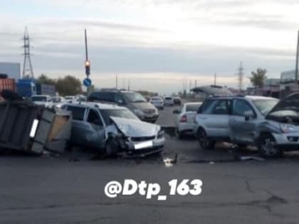 (фото) Автоледи в Тольятти устроила ДТП с тремя участниками и пострадавшим