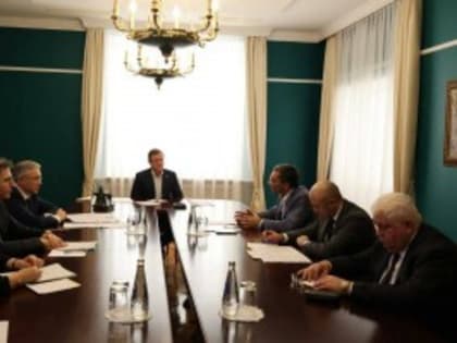 Губернатор Дмитрий Азаров провел встречу с Владимиром Гутеневым и Александром Паном