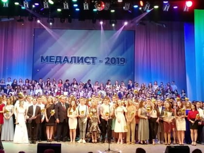 Глава Тольятти встретился с городскими медалистами