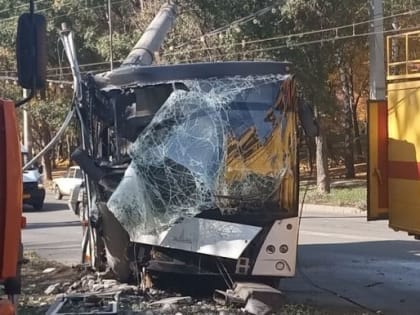 (фото) Очевидец рассказал, как помогали пострадавшим в автобусе, протаранившем столб в Самаре