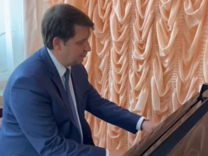 Спикер сызранской думы Сергей Прокофьев помузицировал на рояле - видео