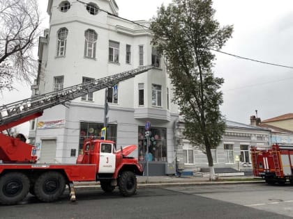 Более 100 человек тушили пожар на Некрасовской