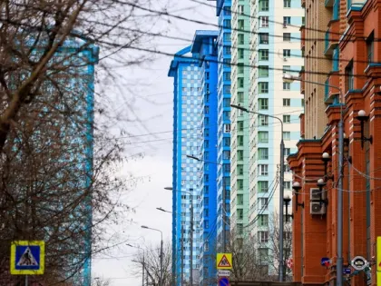 Желающих покупать жилье уже не осталось? Девелоперы замораживают новостройки — как это отразится на ценах и качестве