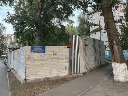 В Тольятти сносят заброшенный ларек и забор