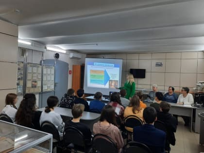 09 марта 2023 года в рамках Дней открытых дверей, прошла встреча учащихся 8 класса ГБОУ СОШ №14 г.о.Сызрань с ветеранами архивного дела